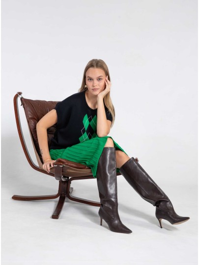 The Romy vest in merino wool with a diamond pattern